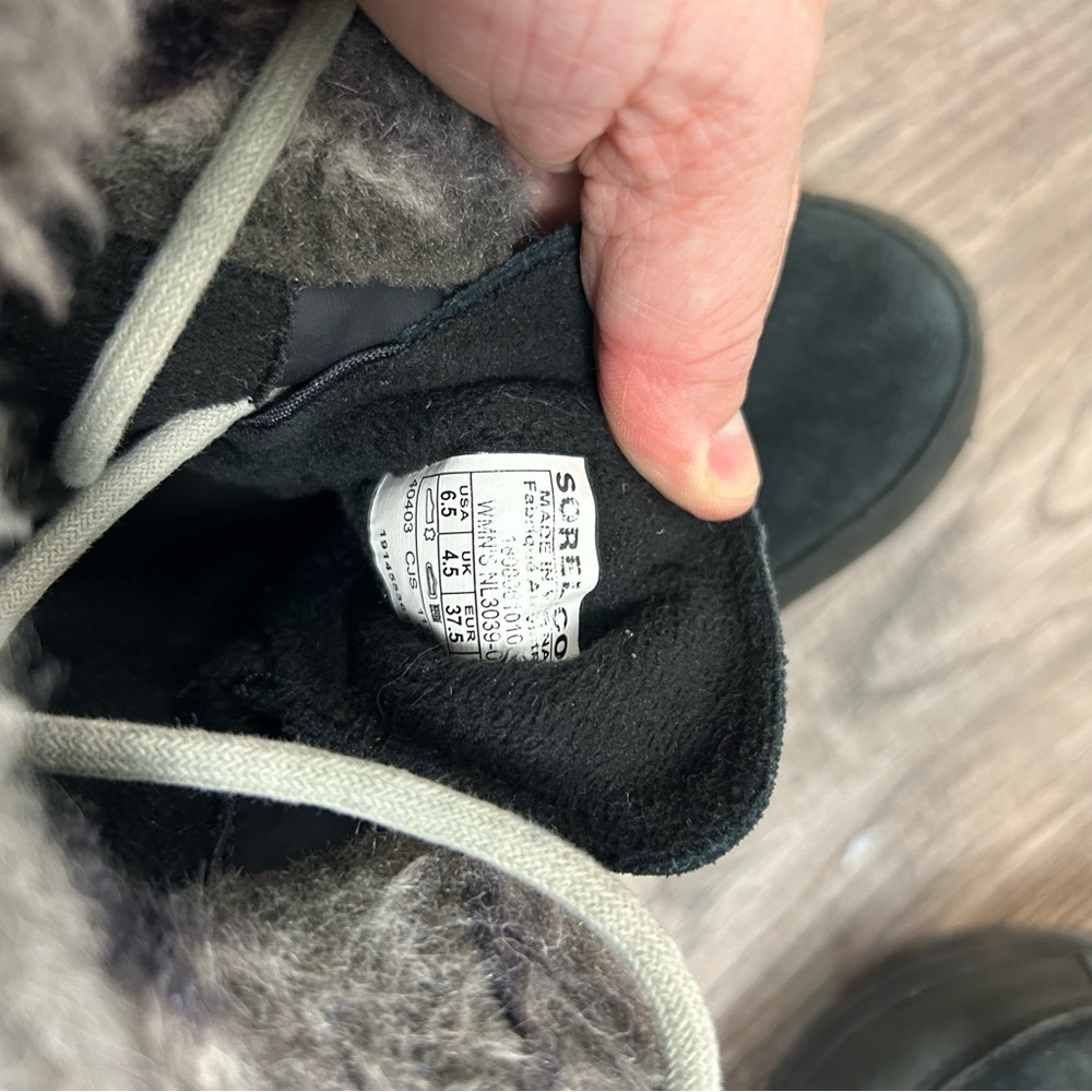 Sorel black suede Boots with Fur Trim size 6.5 - Picture 6 of 8
